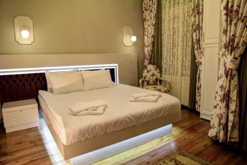 Omer Hayyam Suites Istanbul Room photo